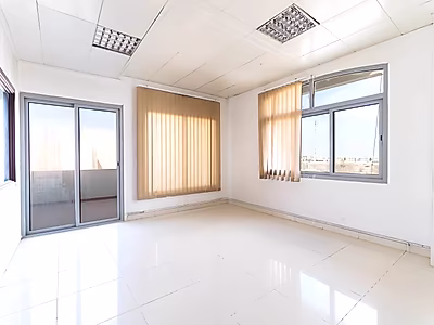 مكتب مجهز بالكامل بمساحة 165 متر مربع للإيجار على طريق سلوى