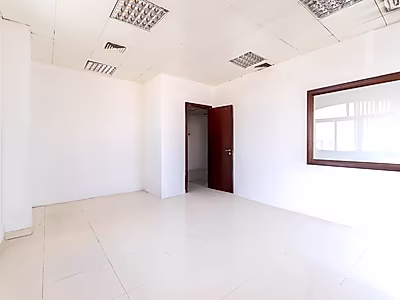 مكتب مجهز بالكامل بمساحة 165 متر مربع للإيجار على طريق سلوى