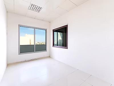 مكتب مجهز بالكامل بمساحة 165 متر مربع للإيجار على طريق سلوى