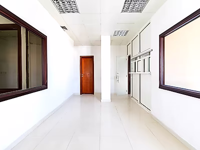 مكتب مجهز بالكامل بمساحة 165 متر مربع للإيجار على طريق سلوى