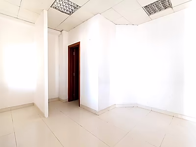 مكتب مجهز بالكامل بمساحة 165 متر مربع للإيجار على طريق سلوى