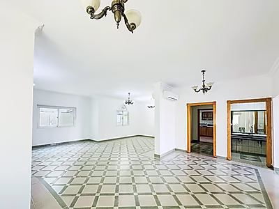 غرف نوم فاخرة بالإضافة إلى غرفة خادمة مع وسائل راحة عصرية