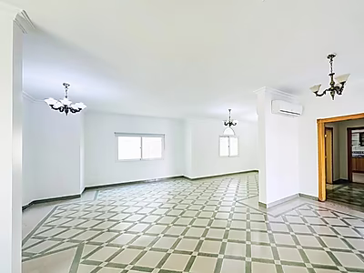 غرف نوم فاخرة بالإضافة إلى غرفة خادمة مع وسائل راحة عصرية