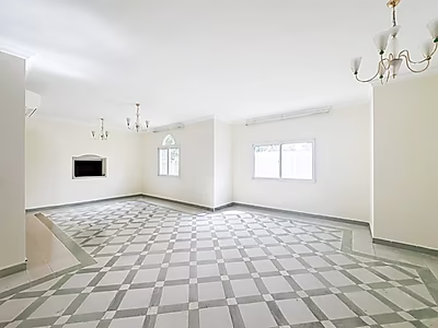 غرف نوم فاخرة بالإضافة إلى غرفة خادمة مع وسائل راحة عصرية