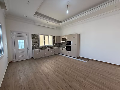 فيلا فاخرة ٧ غرف نوم + خادمة مع مسبح | معيشة واسعة وأنيقة في لوسيل