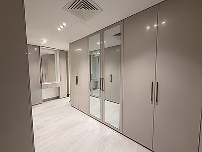 فيلا فاخرة ٧ غرف نوم + خادمة مع مسبح | معيشة واسعة وأنيقة في لوسيل