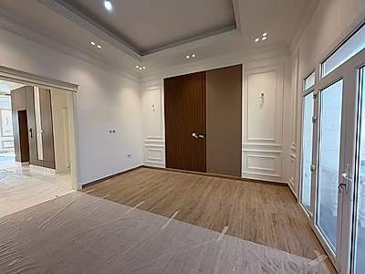 فيلا فاخرة ٧ غرف نوم + خادمة مع مسبح | معيشة واسعة وأنيقة في لوسيل