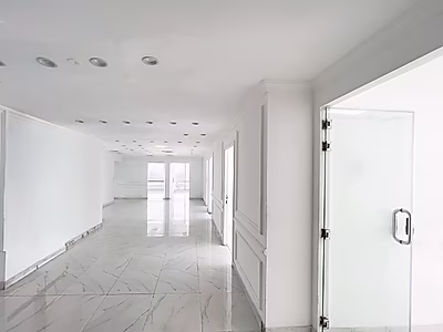 مكتب فاخر بمساحة 175 متر مربع مرسى لوسيل