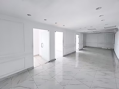 مكتب فاخر بمساحة 175 متر مربع مرسى لوسيل