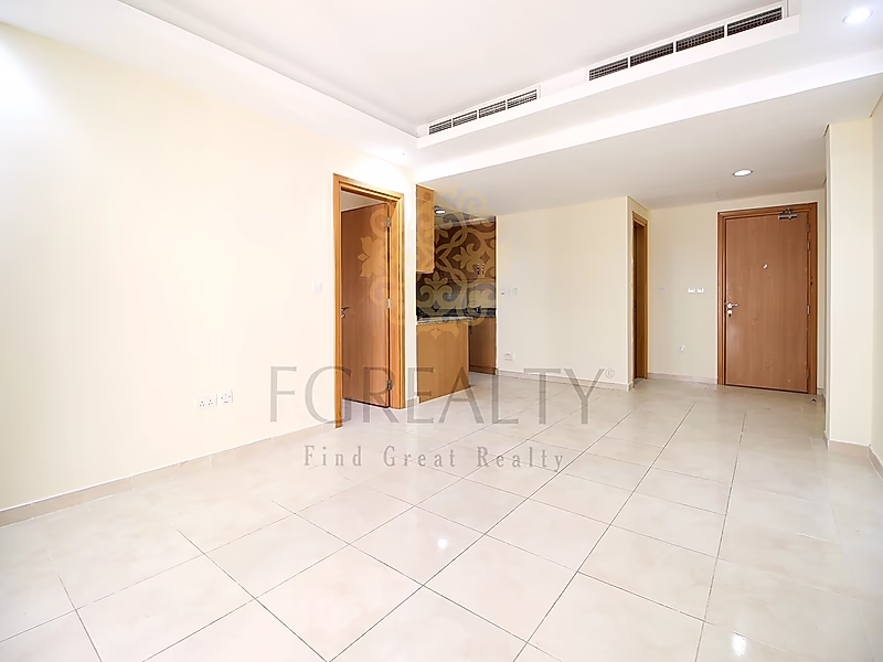 BRIGHT 1-BEDROOM APARTMENT WITH BALCONY IN FOX HILLS - Photo 4