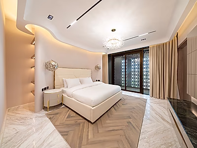 فيلا عصرية | ٥ غرف نوم + خادمة + سائق + مخزن | مفروشة بالكامل | سند ملكية جاهز