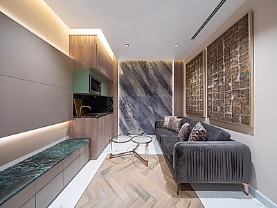 فيلا عصرية | ٥ غرف نوم + خادمة + سائق + مخزن | مفروشة بالكامل | سند ملكية جاهز