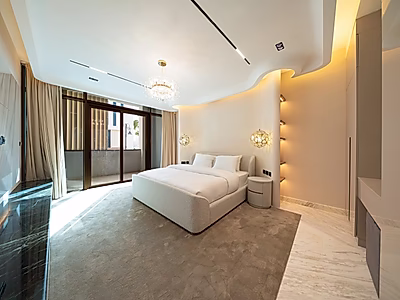 فيلا عصرية | ٥ غرف نوم + خادمة + سائق + مخزن | مفروشة بالكامل | سند ملكية جاهز