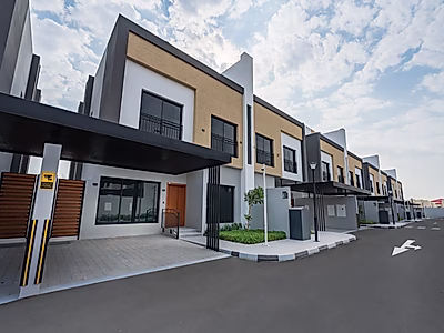 فيلا عائلية أنيقة 6 غرف نوم في مجمع آمن | جاهزة للسكن