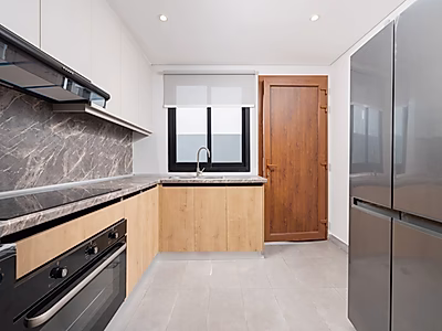 فيلا عائلية أنيقة 6 غرف نوم في مجمع آمن | جاهزة للسكن