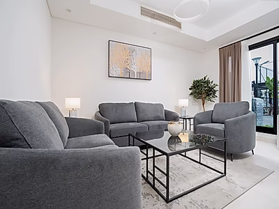 فيلا عائلية أنيقة 6 غرف نوم في مجمع آمن | جاهزة للسكن