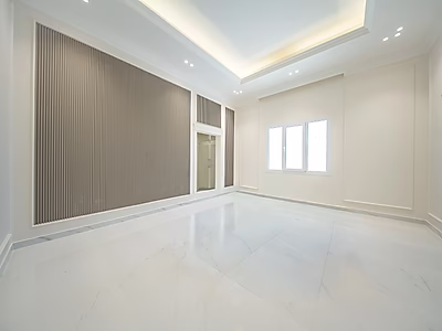 فيلا فاخرة ٧ غرف نوم + خادمة مع مسبح | معيشة واسعة وأنيقة في لوسيل