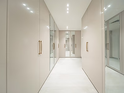 فيلا فاخرة ٧ غرف نوم + خادمة مع مسبح | معيشة واسعة وأنيقة في لوسيل