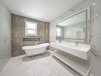 فيلا فاخرة ٧ غرف نوم + خادمة مع مسبح | معيشة واسعة وأنيقة في لوسيل