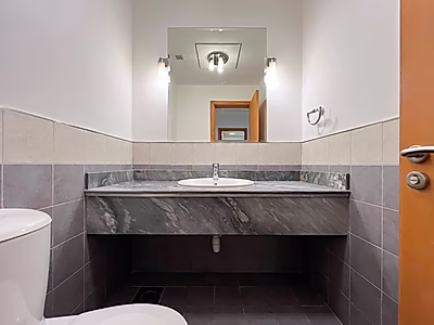 شقة فسيحة بإطلالة بحرية خلابة | 3 غرف نوم + 3 أشهر | شرفة | ويست باي