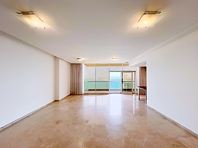 شقة فسيحة بإطلالة بحرية خلابة | 3 غرف نوم + 3 أشهر | شرفة | ويست باي