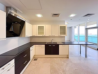 شقة فسيحة بإطلالة بحرية خلابة | 3 غرف نوم + 3 أشهر | شرفة | ويست باي