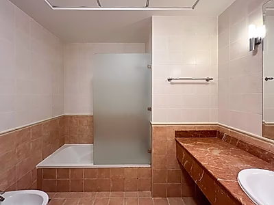 شقة فسيحة بإطلالة بحرية خلابة | 3 غرف نوم + 3 أشهر | شرفة | ويست باي