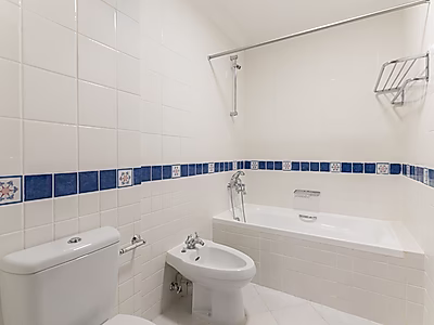 شقة فاخرة من غرفتي نوم للإيجار في الخليج الغربي – أسلوب حياة عصري في موقع متميز