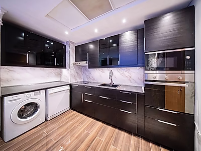 استوديو مُجدّد بأناقة في فوكس هيلز | مفروش بالكامل مع سند ملكية