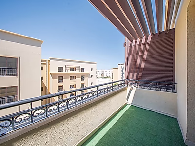 استوديو مُجدّد بأناقة في فوكس هيلز | مفروش بالكامل مع سند ملكية