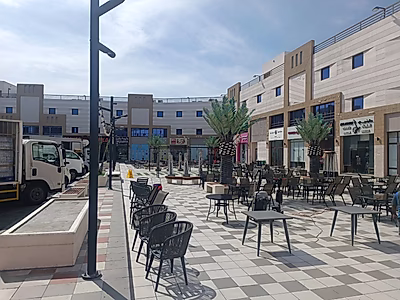 محلات بيع بالتجزئة للإيجار بموقع ممتاز