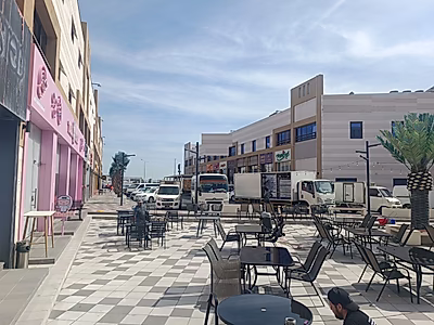 محلات بيع بالتجزئة للإيجار بموقع ممتاز