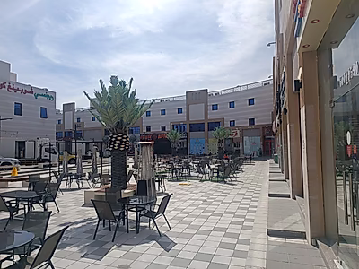 محلات بيع بالتجزئة للإيجار بموقع ممتاز