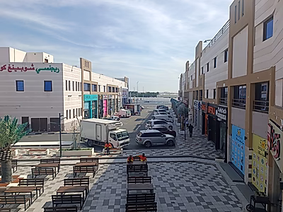 محلات بيع بالتجزئة للإيجار بموقع ممتاز