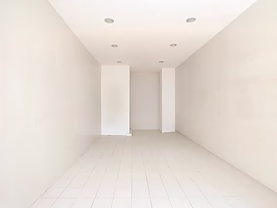 محلات بيع بالتجزئة للإيجار بموقع ممتاز