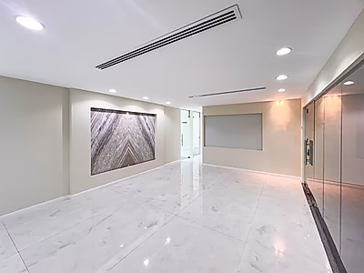 مكتب فاخر 365 متر مربع مجهز بالكامل | شامل كل شيء |