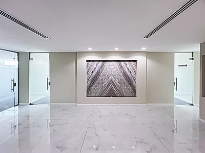 مكتب فاخر 365 متر مربع مجهز بالكامل | شامل كل شيء |