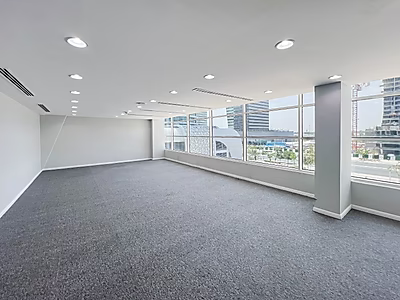 مكتب فاخر 365 متر مربع مجهز بالكامل | شامل كل شيء |