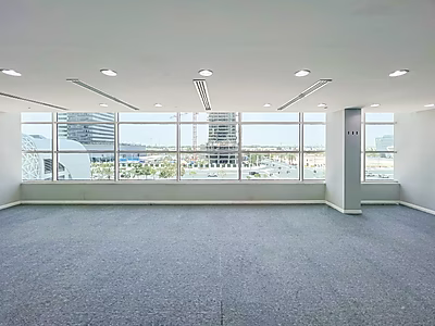 مكتب فاخر 365 متر مربع مجهز بالكامل | شامل كل شيء |