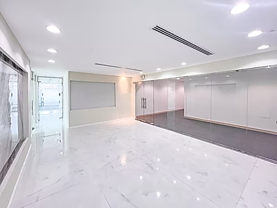 مكتب فاخر 365 متر مربع مجهز بالكامل | شامل كل شيء |