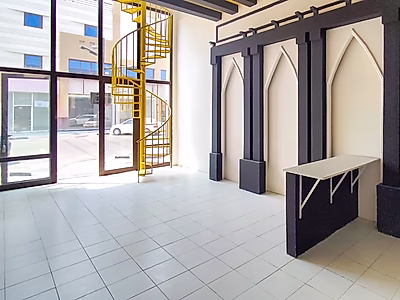 محلات بيع بالتجزئة للإيجار بموقع ممتاز