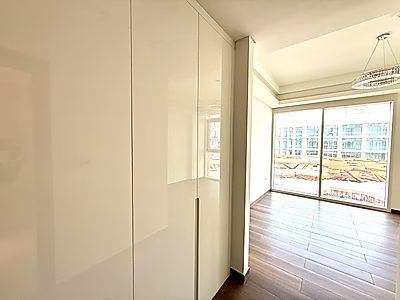 شقة فاخرة غرفتين + غرفة خادمة | كريستال ريزيدنس – جزيرة جيوان | إطلالة بحرية | تشطيبات فاخرة جداً