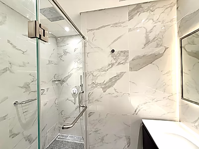 شقة فاخرة غرفتين + غرفة خادمة | كريستال ريزيدنس – جزيرة جيوان | إطلالة بحرية | تشطيبات فاخرة جداً