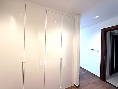 شقة فاخرة غرفتين + غرفة خادمة | كريستال ريزيدنس – جزيرة جيوان | إطلالة بحرية | تشطيبات فاخرة جداً