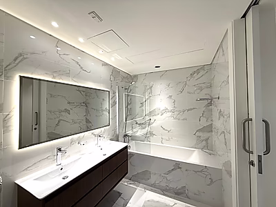 شقة فاخرة غرفتين + غرفة خادمة | كريستال ريزيدنس – جزيرة جيوان | إطلالة بحرية | تشطيبات فاخرة جداً