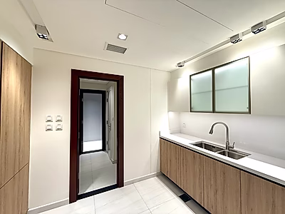 شقة فاخرة غرفتين + غرفة خادمة | كريستال ريزيدنس – جزيرة جيوان | إطلالة بحرية | تشطيبات فاخرة جداً