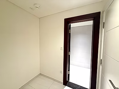 شقة فاخرة غرفتين + غرفة خادمة | كريستال ريزيدنس – جزيرة جيوان | إطلالة بحرية | تشطيبات فاخرة جداً