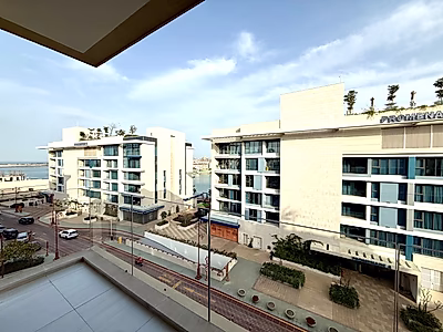 إطلالة ممشى وبحر | شقة فاخرة غرفتين + غرفة خادمة | كريستال فيو – جزيرة جيوان | تشطيبات فاخرة جداً