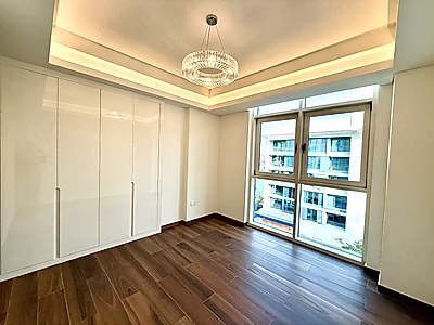 إطلالة ممشى وبحر | شقة فاخرة غرفتين + غرفة خادمة | كريستال فيو – جزيرة جيوان | تشطيبات فاخرة جداً