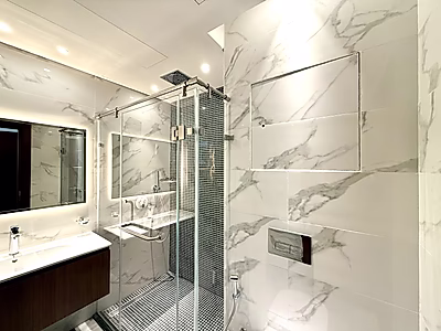 إطلالة ممشى وبحر | شقة فاخرة غرفتين + غرفة خادمة | كريستال فيو – جزيرة جيوان | تشطيبات فاخرة جداً